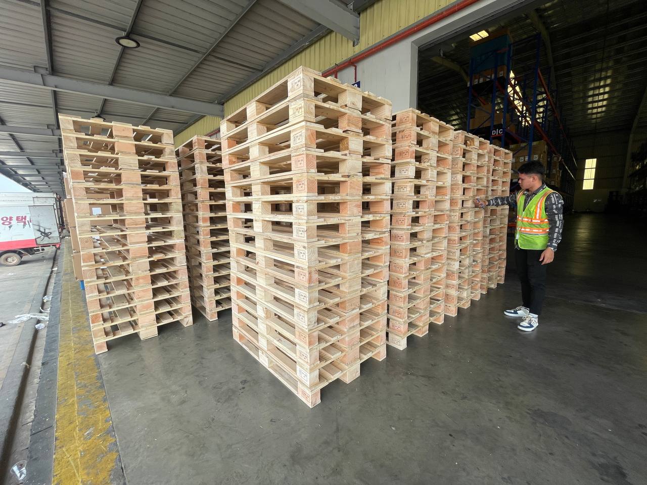 IPPC STAMP ON EUROPEAN PALLET